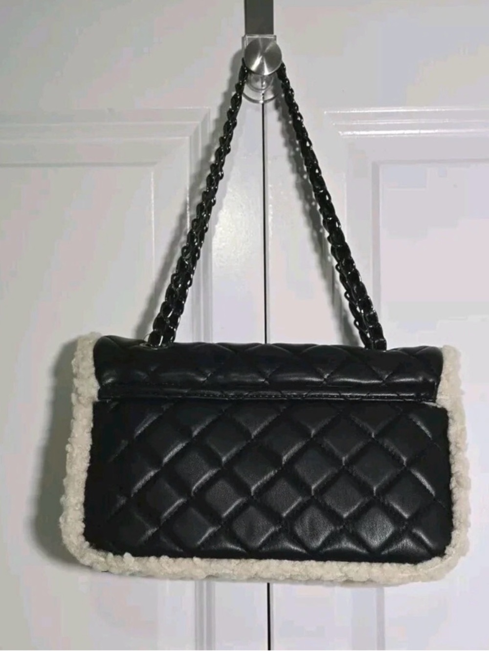Gilda Paris Black Quilted Shoulder Bag with White Shearling Trim and Chain Strap - Picture 12 of 16